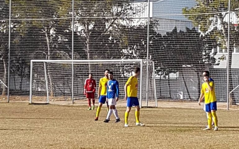 El Tous atacando sobre el marco dianense