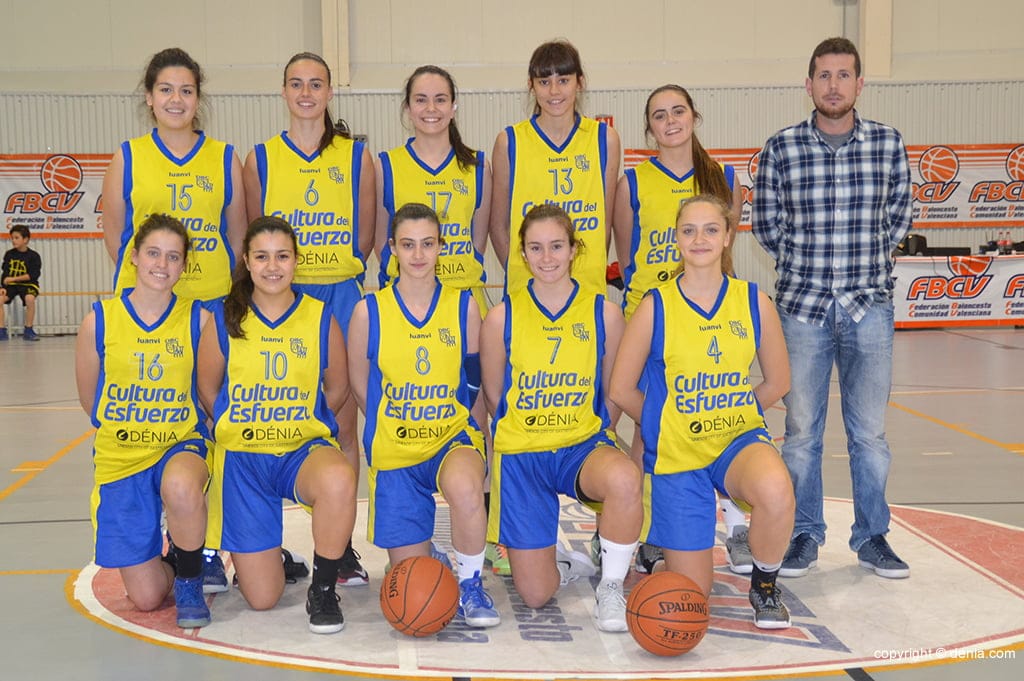 equipo junior del denia basquet en la copa