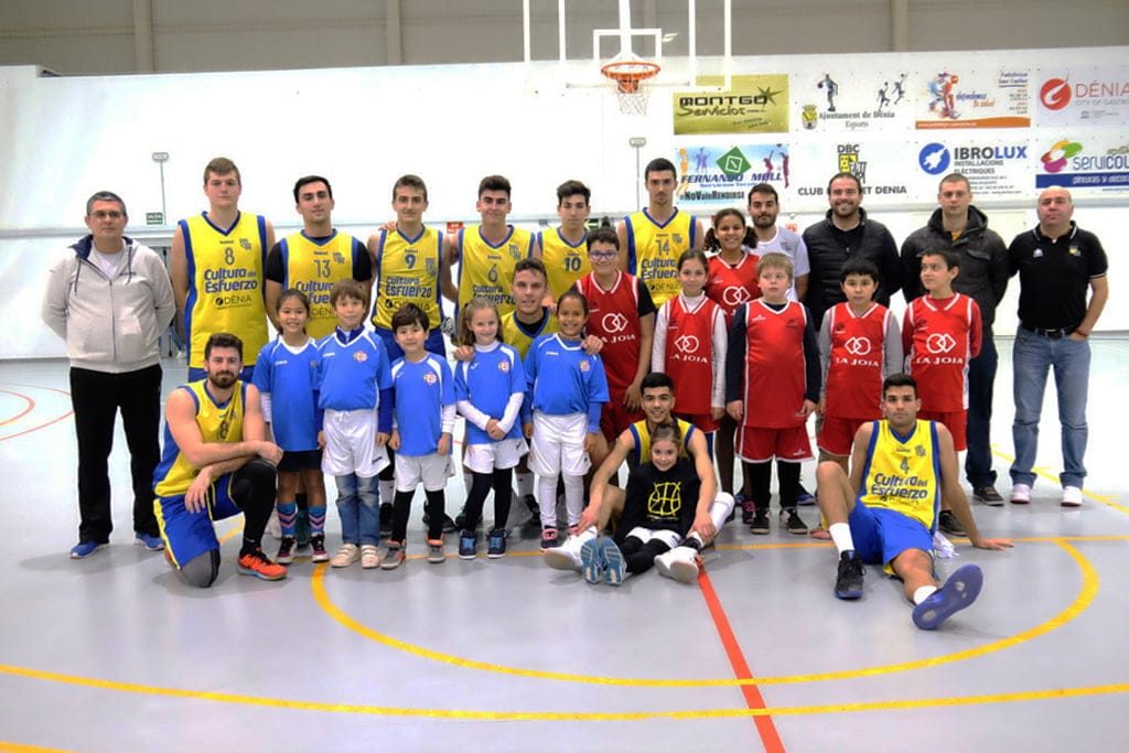 escolares del cervantes y carmelitas con el denia basquet