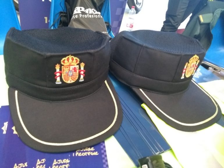 Feria del Estudiante en Dénia - Gorras de Policía