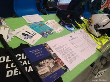 Feria del Estudiante en Dénia – Stand de la Policía Local de Dénia