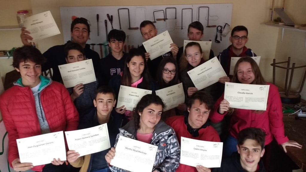 foto grupo con diplomas