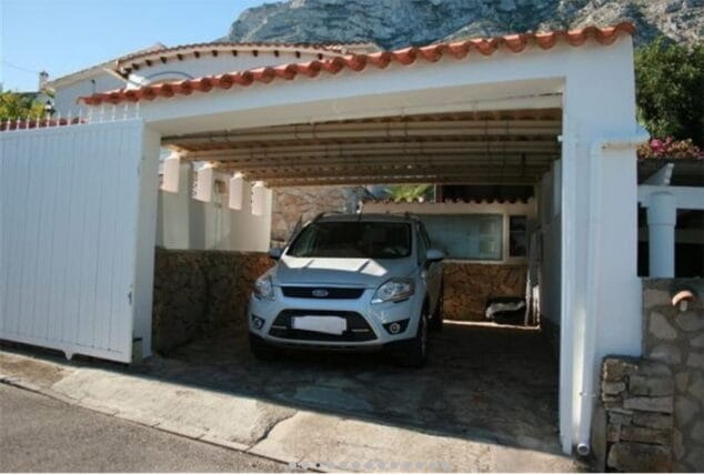 garaje del chalet a la venta en vacation villas