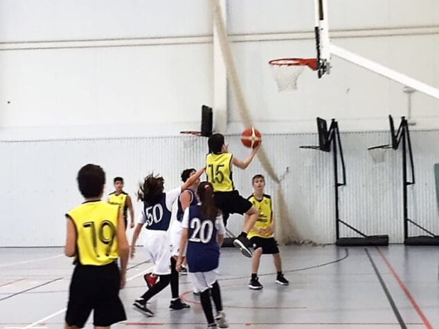 infantil dianense entrando a canasta ante el cb xeraco