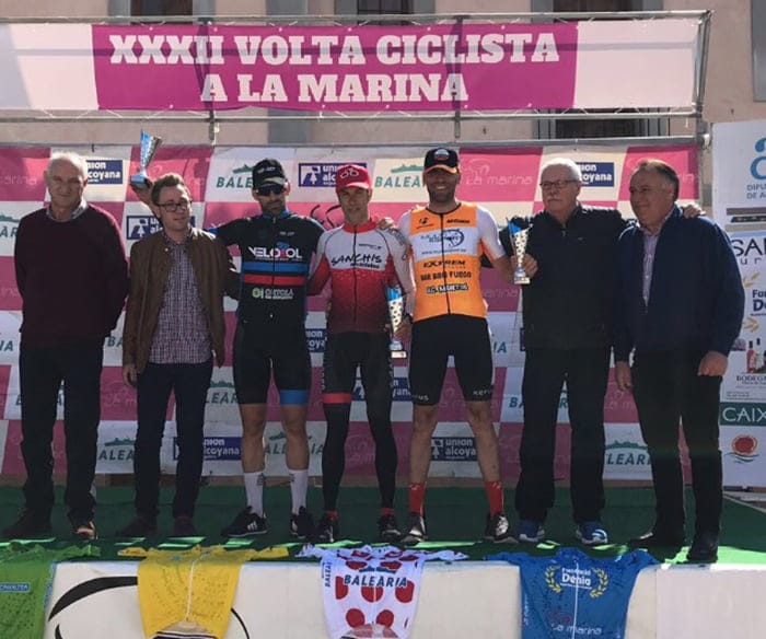 El Multiesport.UCMontgó lidera la '<em>Volta a la Marina</em> por equipos 3 javier almela en el podio con el maillot de master 30