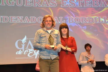 Jimy Higueras con su trofeo