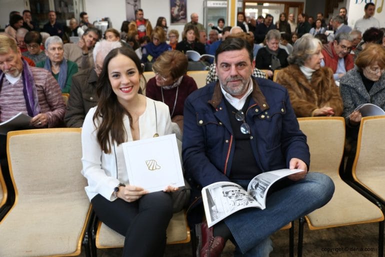 La fallera mayor de Dénia en la presentación del libro de la banda de Dénia