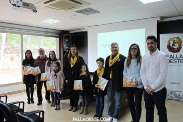 Las falleras mayores de Dénia en la presentación del Llibret del Oeste