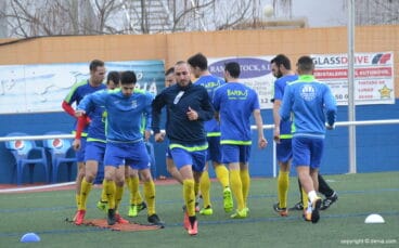 los dianenses calentando antes de un partido
