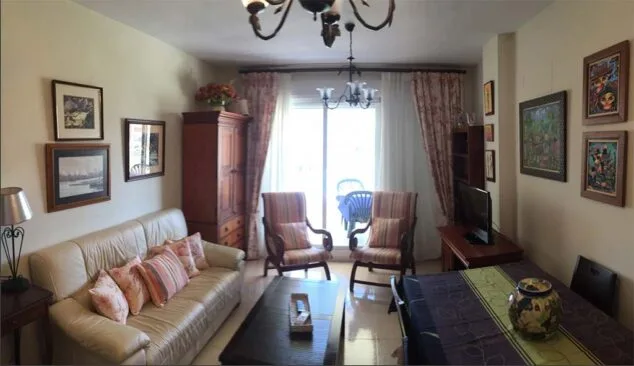 Serviden te presenta este apartamento cercano a la playa para tus vacaciones en Dénia 3 luminosa sala de estar serviden