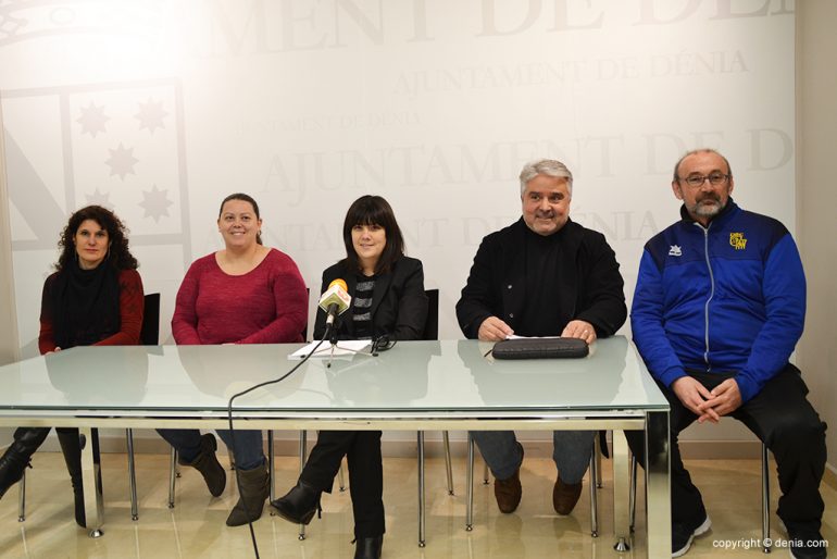 Mariám Tamarit mit Mitgliedern des Consell d'Esport