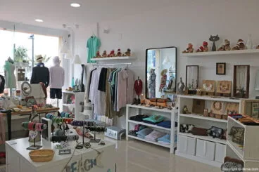 Moda y complementos Antítesis