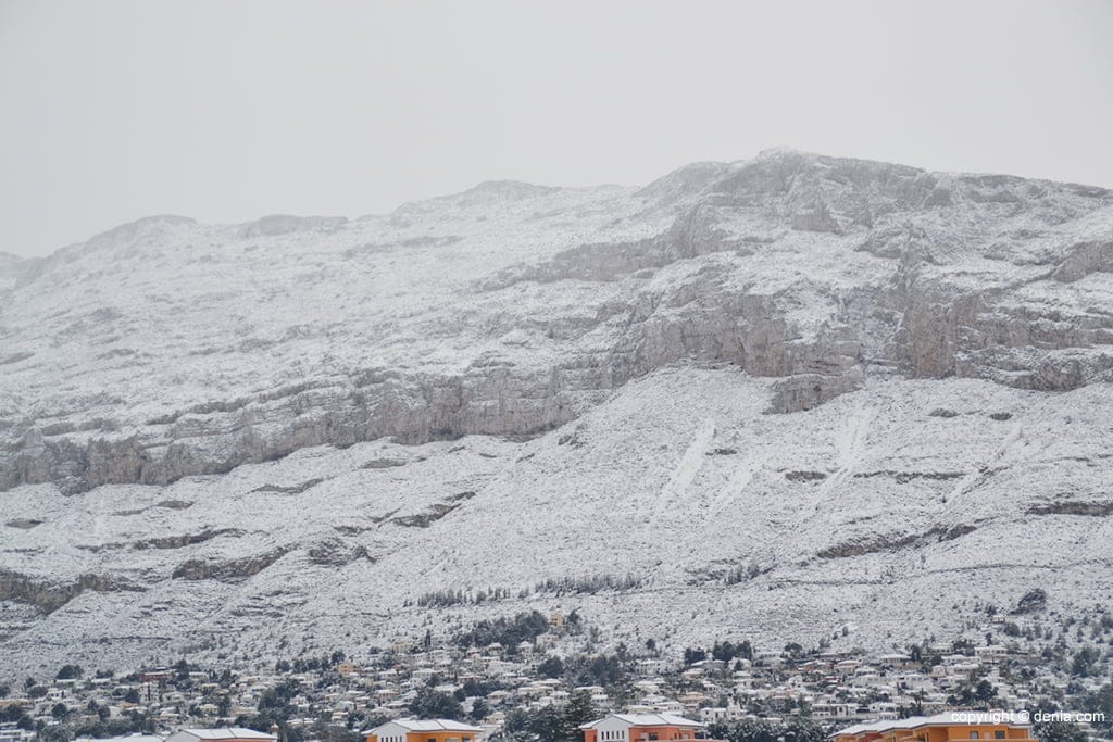 Activan la alerta amarilla por nevadas en Dénia y la Marina Alta 1 montgo nevado