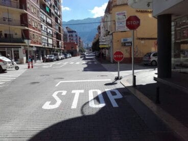 nuevo stop en la calle diana