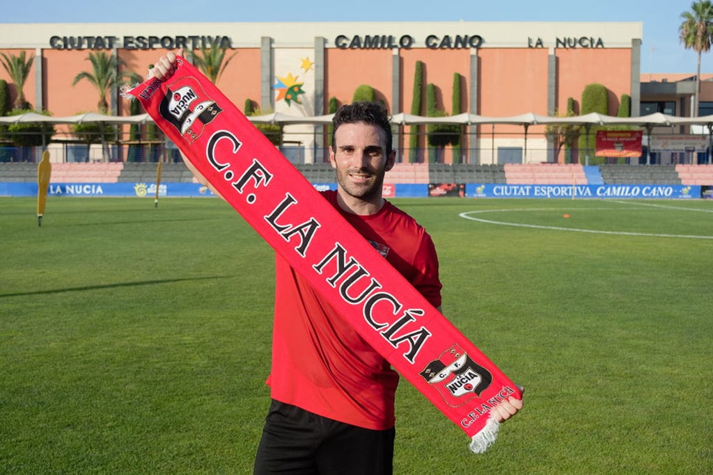 oscar gomis en su presentacion con la nucia cf