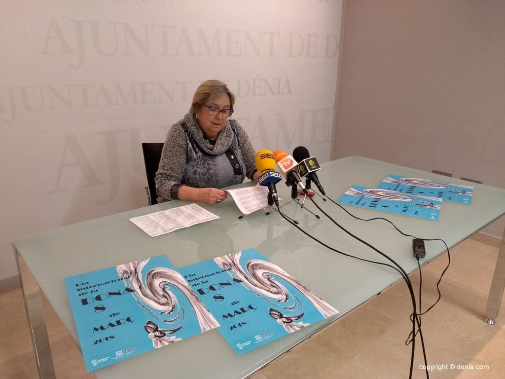 presentacion de la programacion del dia de la mujer en denia