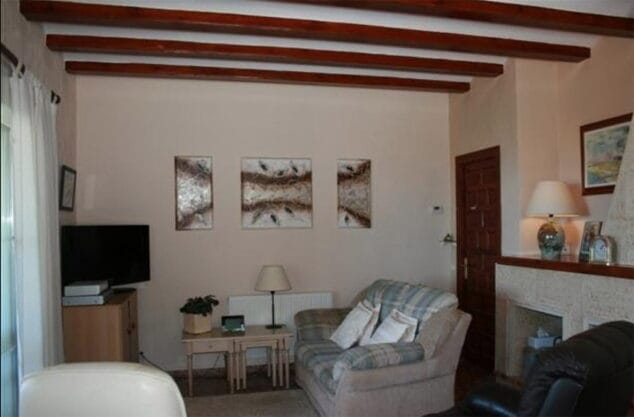 sala de estar con vigas vacation villas