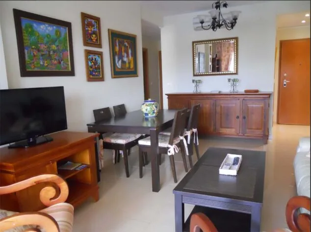 Serviden te presenta este apartamento cercano a la playa para tus vacaciones en Dénia 4 salon comedor de la vivienda serviden