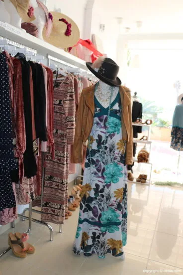 Vestido y complementos Antítesis