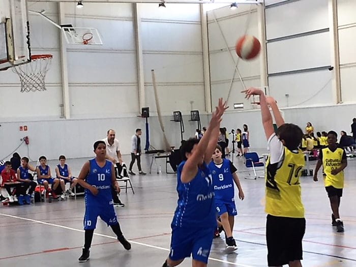 victoria alevin ante el cb lucentum