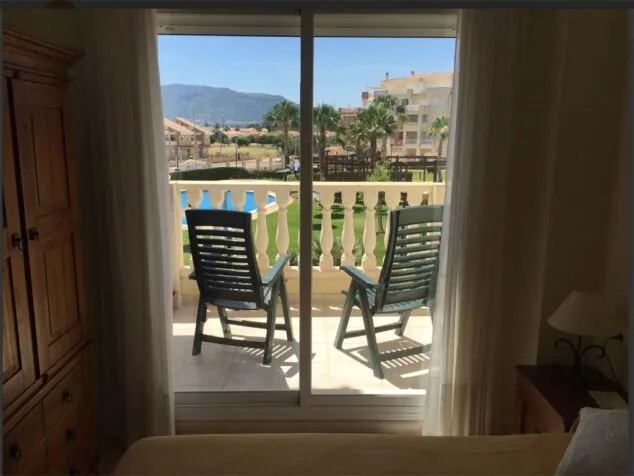 Serviden te presenta este apartamento cercano a la playa para tus vacaciones en Dénia 6 vistas desde la habitacion serviden