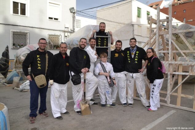La llegada de los monumentos falleros blinda las calles de Dénia 2 01 planta fallas denia 2018 diana