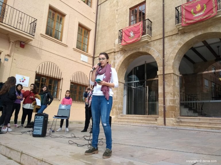 Concentración 8 Marzo Dénia - Lecturas en la plaza