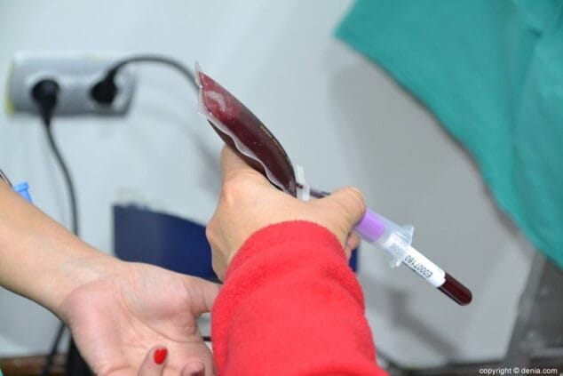 03 donacion de sangre en portal de la marina extraccion a una donante