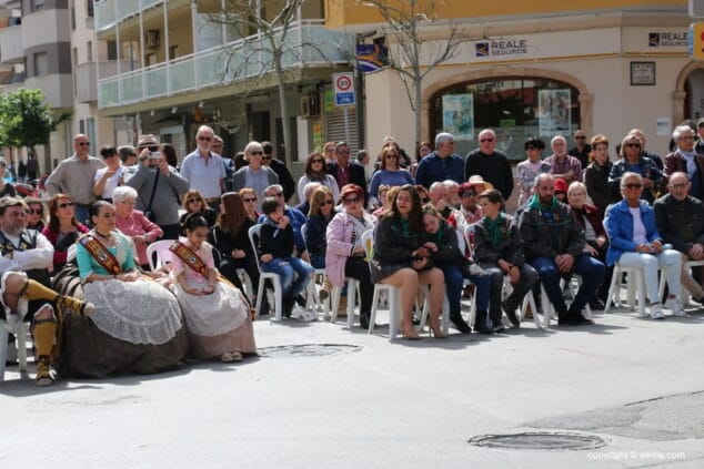 06 concierto de la banda de denia en la falla saladar publico