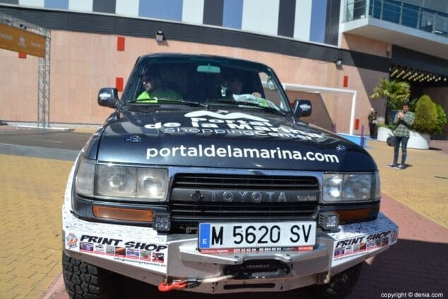 El equipo Tronquet 71 parte desde Portal de la Marina hacia la Maroc Challenge con el coche cargado de solidaridad 10 08 salida del equipo tronquet 71 desde portal de la marina