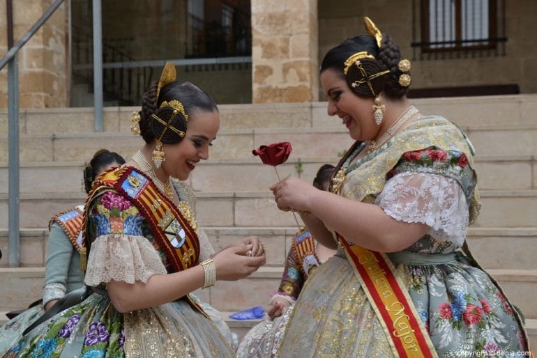 Pleitesias a las falleras mayores de Dénia - Falla Centro