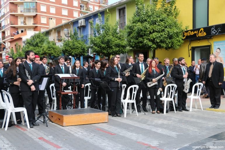 Concierto de la Banda de Dénia en la falla Saladar - Agrupació Artística Musical de Dénia