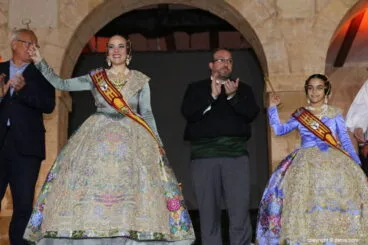 Crida Falleras Mayores Dénia 2018 – Melani i Carla con las llaves de la ciudad