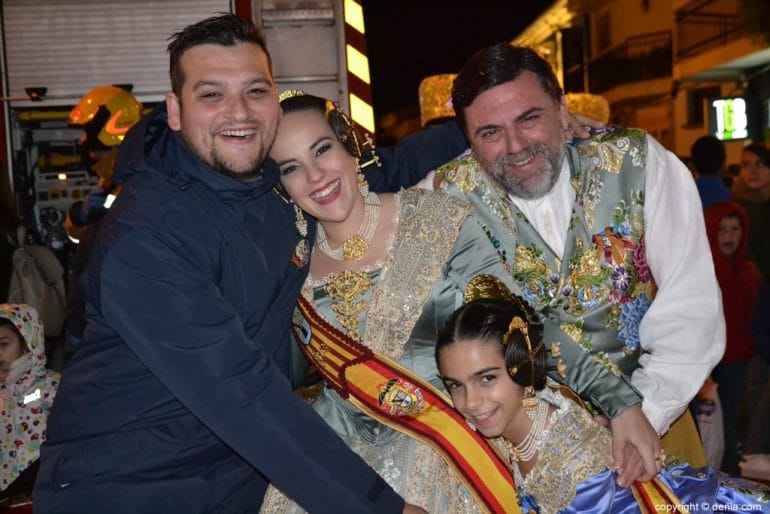 Cremà de las fallas de Dénia 2018 - Melani y Carla durante la cremà