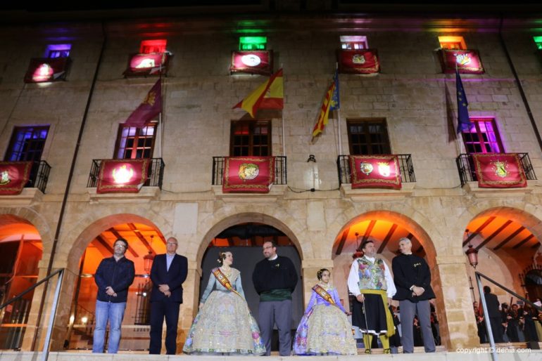 Crida Falleras Mayores Dénia 2018 - Colors at the Town Hall