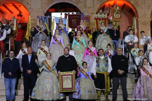 Melani y Carla: "Es momento de mostrar el trabajo de una población orgullosa de sus tradiciones" 17 20 crida falleras mayores denia 2018 falleras mayores y pregonero