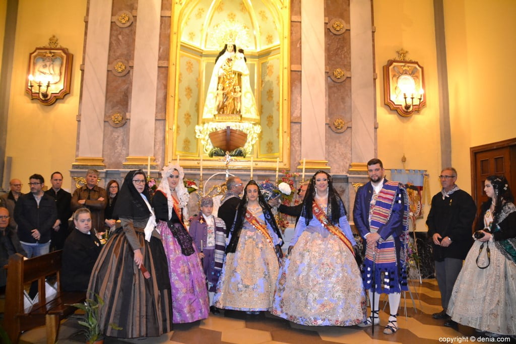 Ofrenda en la iglesia de San Antonio – Falla Baix la Mar y Foguera Carrer Sant Vicent