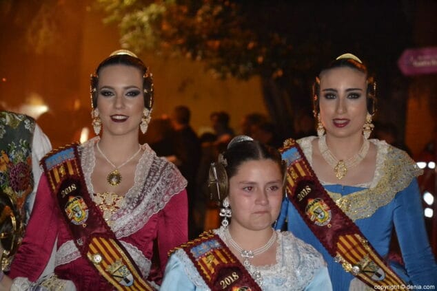 22 crema de las fallas de denia 2018 falleras de la corte llorando