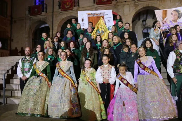 Melani y Carla: "Es momento de mostrar el trabajo de una población orgullosa de sus tradiciones" 20 23 crida falleras mayores denia 2018 melani con su falla