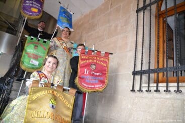 Premios Infantiles fallas Dénia 2018 – Los cargos del Centro saliendo del Ayuntamiento