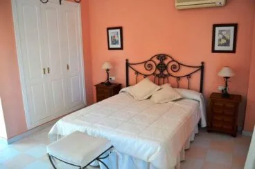 Acogedor dormitorio adosado a la venta Euroholding