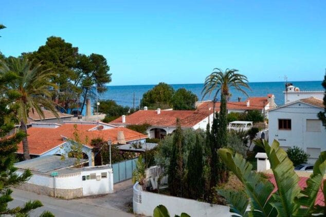 adosado junto al mar a la venta euroholding