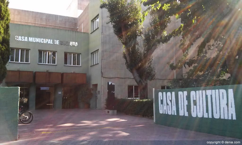 Exposición de pintura del Grupo Arreu 1 casa de cultura denia