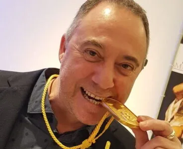 Diego Mena met de medaille voor lekker eten