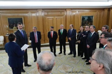 El Rey recibe a los miembros de FEHR en La Zarzuela