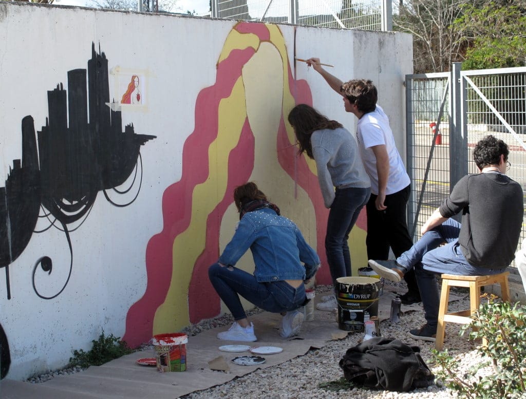 La igualdad se plasma en un mural con el arte de los alumnos del IES Historiador Chabàs 1 elaboracion de un mural en el ies chabas