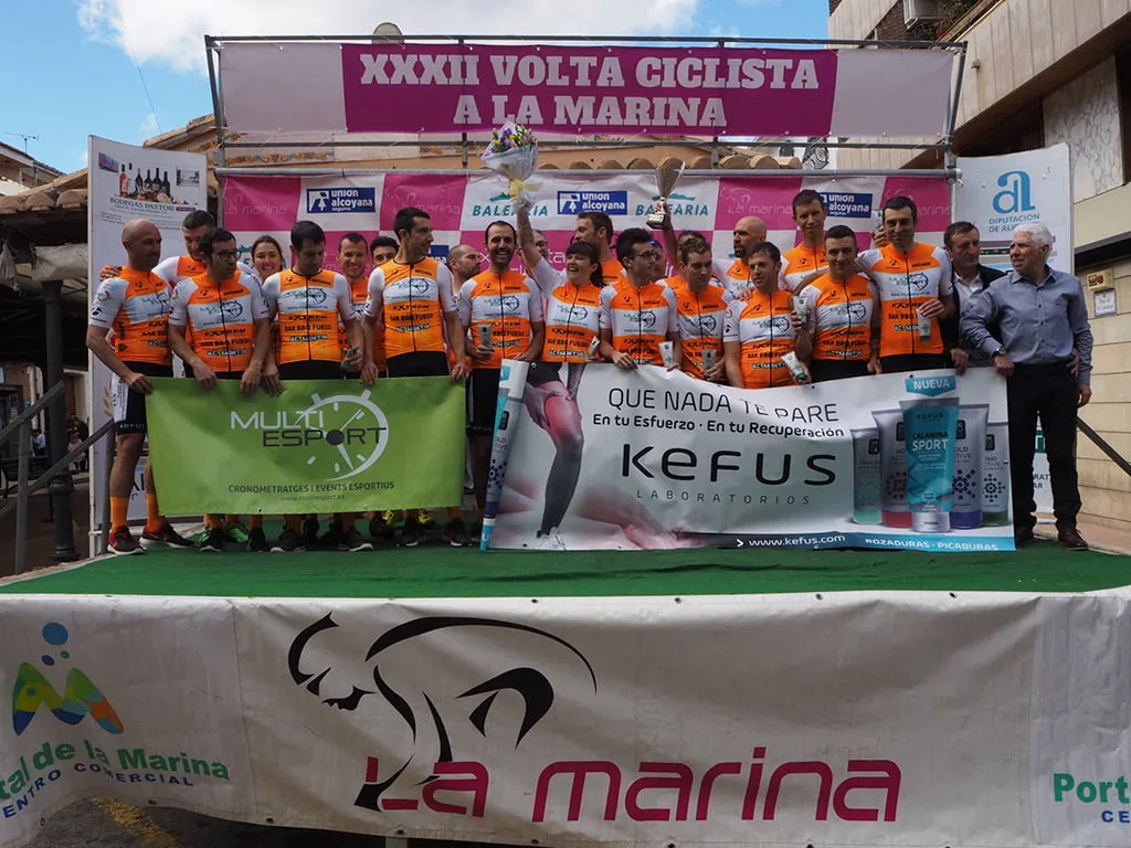 El equipo Multiesport-UCMontgó fue el vencedor de la 'Volta Ciclista a la Marina' 1 equipo multiesport ucmontgo en el podio