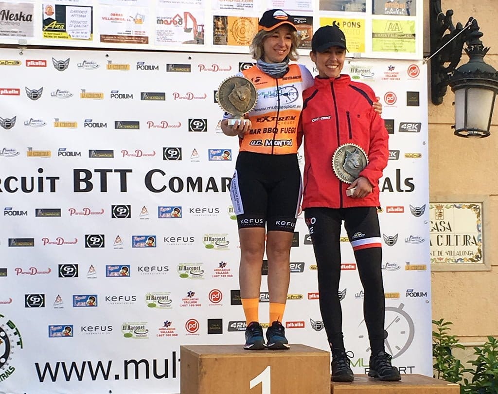 gloria medina en el podio