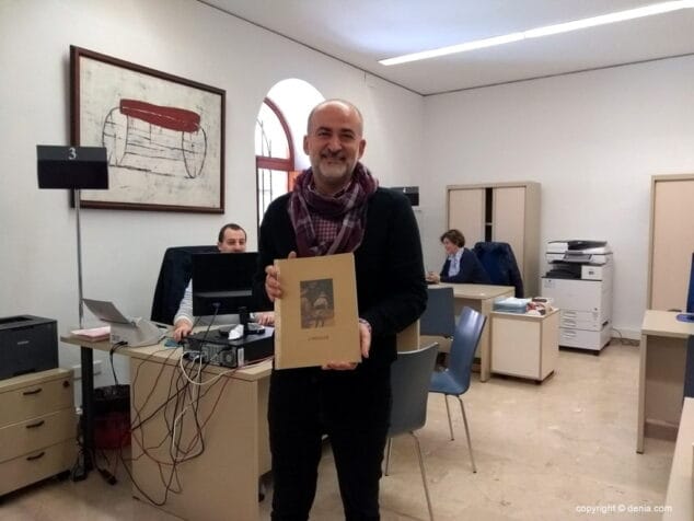 javier scotto presenta la documentacion de la escalda de la pansa