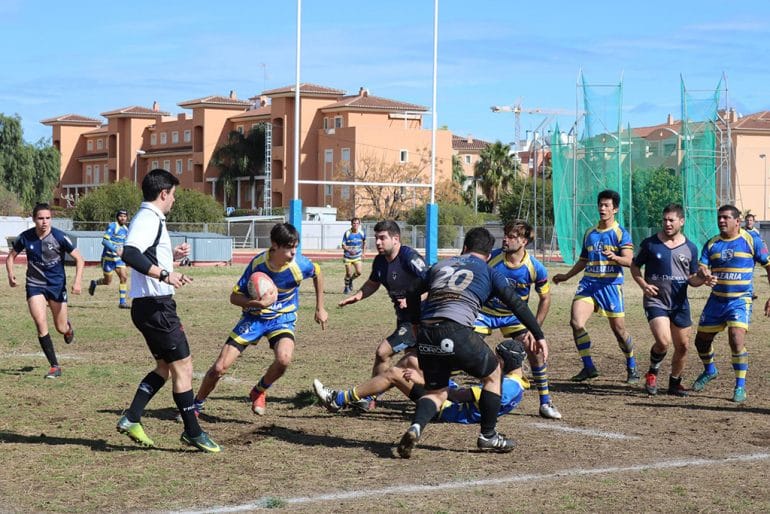 Jugador dianense con el balón